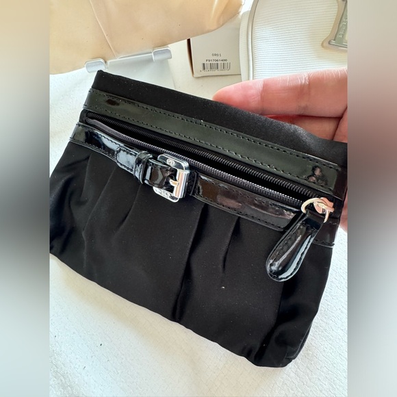 🙏Dior 3 Small Pouches (brandnew) - Picture 8 of 17